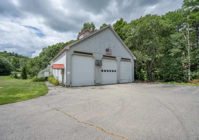 Photo 4 of Single family home for sale at 25 Oak Hill Dr, Loudon, NH 03307 | MLS# 5086849 | Listing updated on 2026-08-03