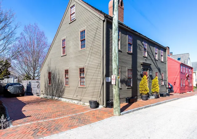3rd image of 171 Gates St, Portsmouth, NH 03801 | MLS# 5087030