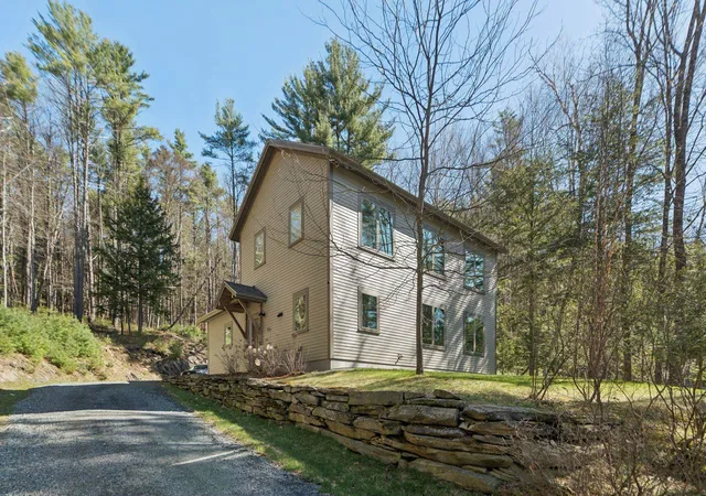 Homes for sale in Hartford, VT | 207 Hartness Wy, Hartford, VT 05059 | MLS# 5087046