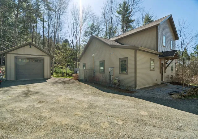 Homes for sale in Hartford, VT | 207 Hartness Wy, Hartford, VT 05059 | MLS# 5087046