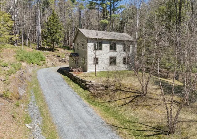 Homes for sale in Hartford, VT | 207 Hartness Wy, Hartford, VT 05059 | MLS# 5087046