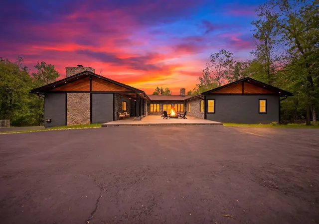 2nd image of 4 Washington Dr, Amherst, NH 03031 | MLS# 5087466