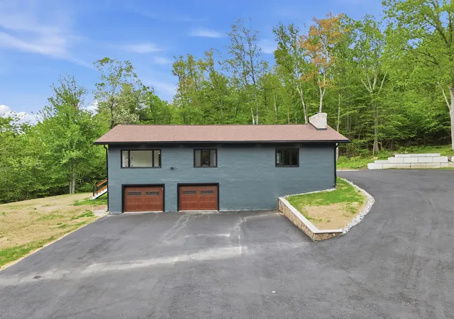 Photo 4 of Single family home for sale at 4 Washington Dr, Amherst, NH 03031 | MLS# 5087466 | Listing updated on 2026-07-24