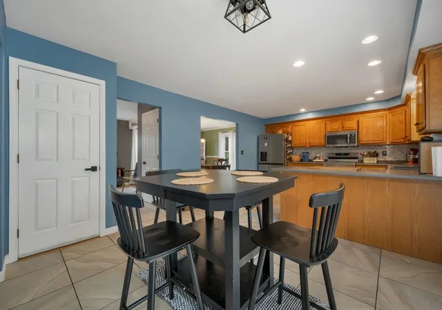 5th image of 2 Cardinal Cir, Derry, NH 03038 | MLS# 5087567