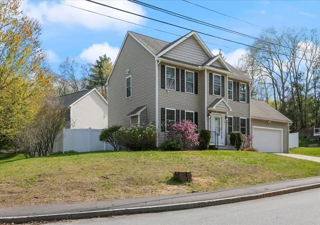 2nd image of 2 Birch Hill Dr, Nashua, NH 03063 | MLS# 5087687