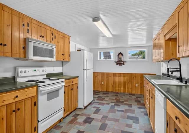 Photo 4 of Single family home for sale at 298 Furnace St, Poultney, VT 05764 | MLS# 5087787 | Listing updated on 2026-07-08