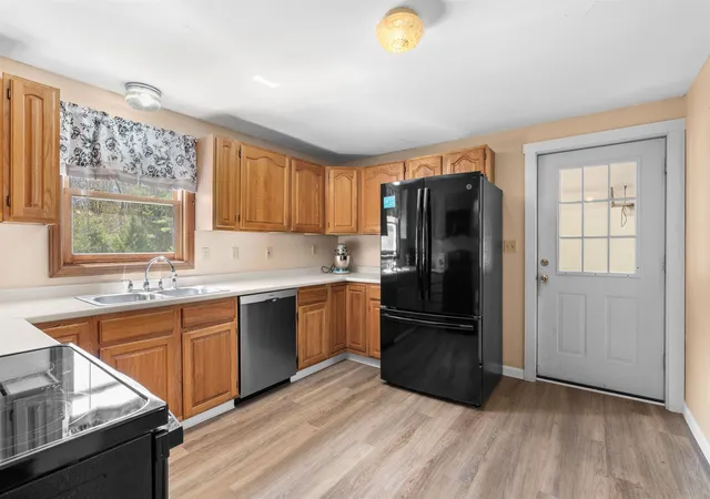 Photo 4 of Single family home for sale at 11 Jennifer Ln, Weare, NH 03281 | MLS# 5087863 | Listing updated on 2026-09-21