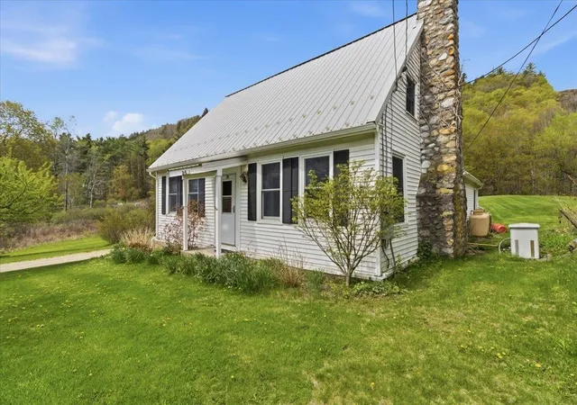 Homes for sale in Pownal, VT | 2154 Us Route 7 Route, Pownal, VT 05261 | MLS# 5087889
