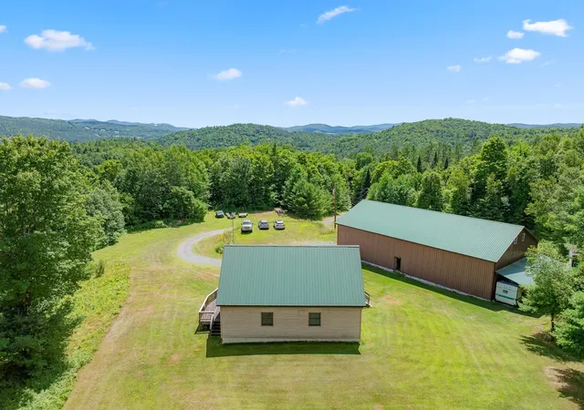 4th image of 832 West Hill Rd, Saint Johnsbury, VT 05819 | MLS# 5087974