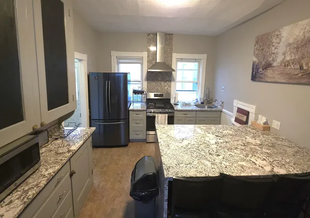 3rd image of 729 Pine St, Manchester, NH 03104 | MLS# 5087978