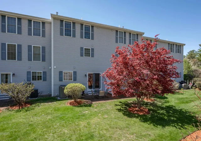 3rd image of 17 Georgetown Dr, Nashua, NH 03062 | MLS# 5088069