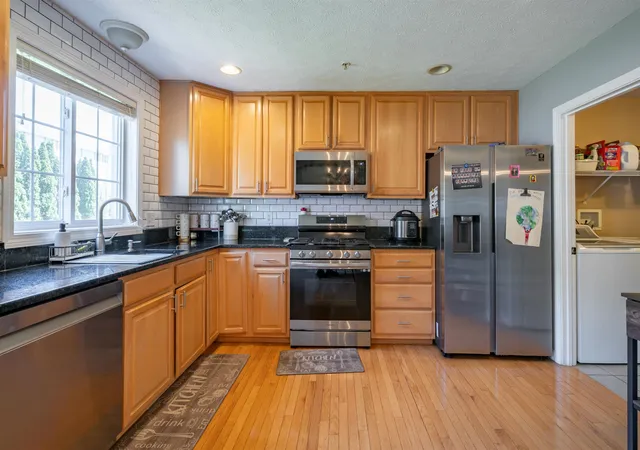 4th image of 17 Georgetown Dr, Nashua, NH 03062 | MLS# 5088069