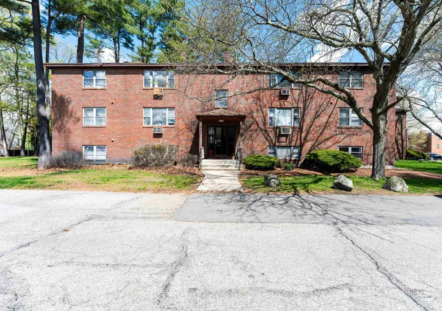 Homes for sale in Salem, NH | 4 Brook Rd #8, Salem, NH 03079 | MLS# 5088090