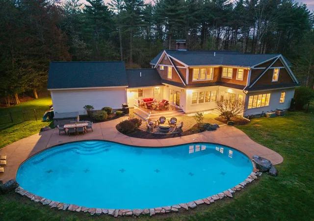 2nd image of 15 Wiggin Wy, Stratham, NH 03885 | MLS# 5088153