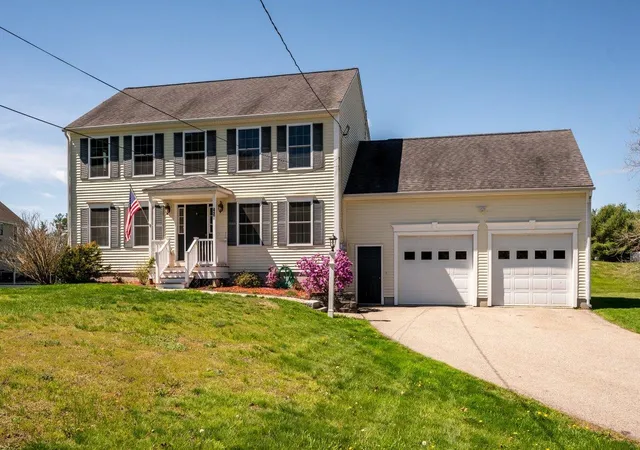 Homes for sale in Somersworth, NH | 420 Old Rochester Rd, Somersworth, NH 03878 | MLS# 5088505