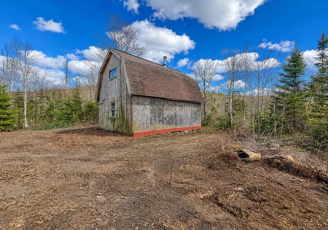 2nd image of 2900 Old Duck Pond Rd, Sheffield, VT 05866 | MLS# 5088534