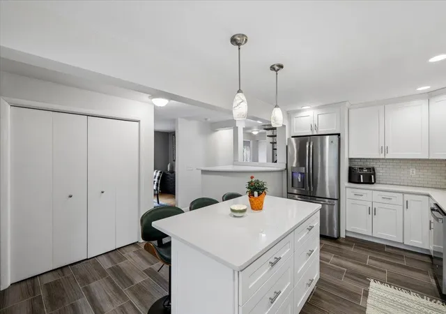Photo 4 of Sale Pending at 4 Birch Ct, Goffstown, NH 03045 | MLS# 5088608 | Listing updated on 2026-08-18