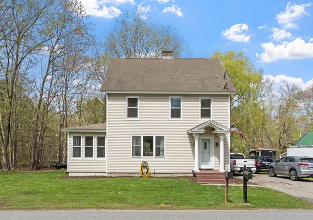 Photo 3 of Single family home for sale at 71 Linden St, Exeter, NH 03833 | MLS# 5088650 | Listing updated on 2026-06-17
