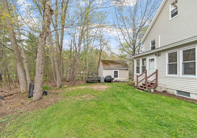 Photo 4 of Single family home for sale at 71 Linden St, Exeter, NH 03833 | MLS# 5088650 | Listing updated on 2026-06-17