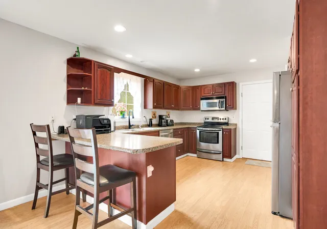 3rd image of 227 Lowell St, Rochester, NH 03867 | MLS# 5088654