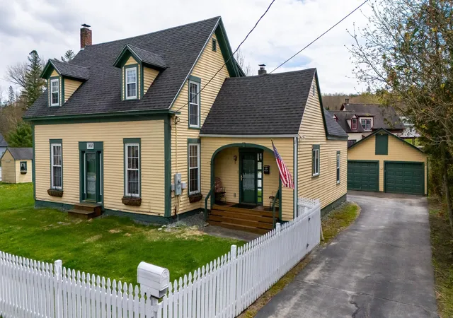 Photo 1 of Single family home for sale at 7 Pleasant St, Lancaster, NH 03584 | MLS# 5088717 | Listing updated on 2026-06-24