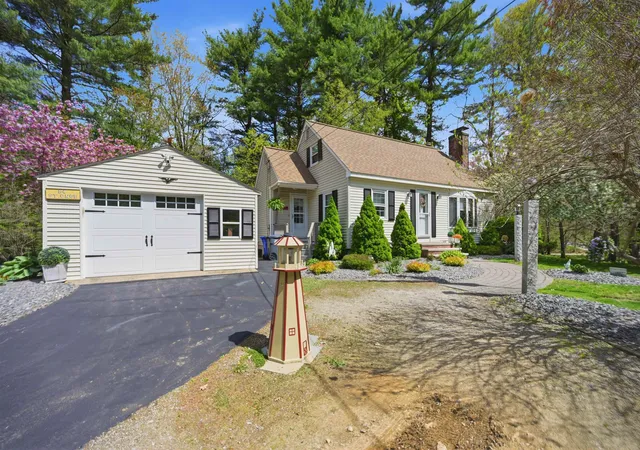 Photo 3 of Single family home for sale at 84 Woodridge Rd, East Hampstead, NH 03826 | MLS# 5088746 | Listing updated on 2026-06-04