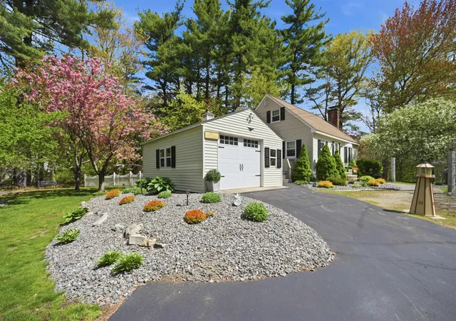 Photo 4 of Single family home for sale at 84 Woodridge Rd, East Hampstead, NH 03826 | MLS# 5088746 | Listing updated on 2026-06-04