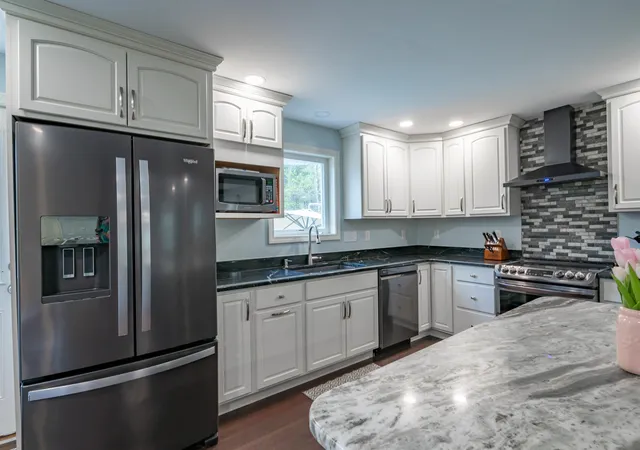 Photo 4 of Sale Pending at 16 Sarah Dr, Merrimack, NH 03054 | MLS# 5088780 | Listing updated on 2026-07-24