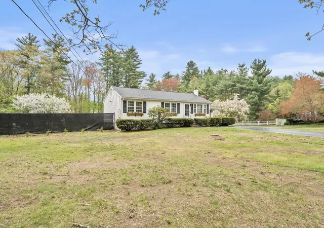 2nd image of 91 Back River Rd, Merrimack, NH 03054 | MLS# 5088854