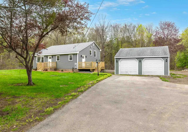 2nd image of 11 Merrimac Rd, Newton, NH 03858 | MLS# 5088896