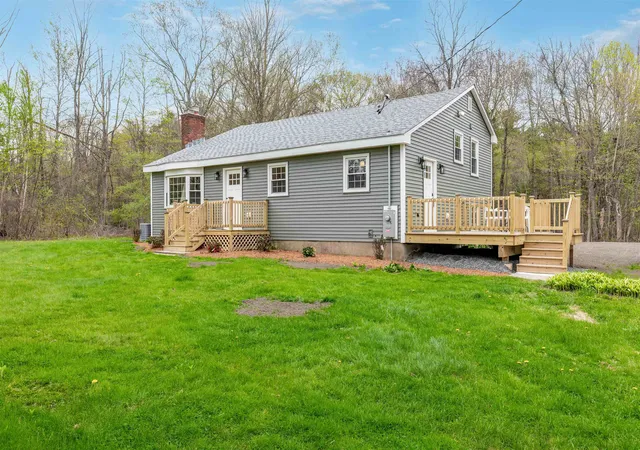 3rd image of 11 Merrimac Rd, Newton, NH 03858 | MLS# 5088896