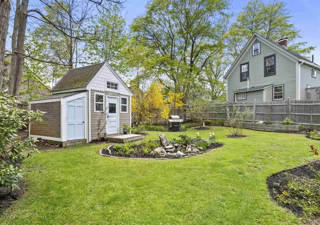 Photo 3 of Single family home for sale at 17 Elizabeth St, Peaks Island, ME 04108 | MLS# 5088979 | Listing updated on 2026-10-06
