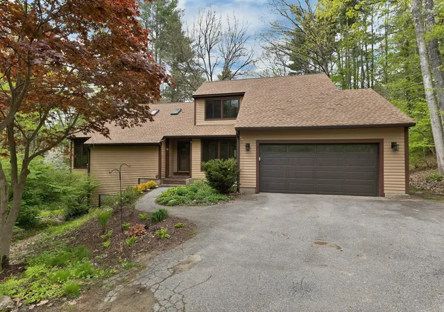 2nd image of 16 Old Manchester Rd, Amherst, NH 03031 | MLS# 5088982