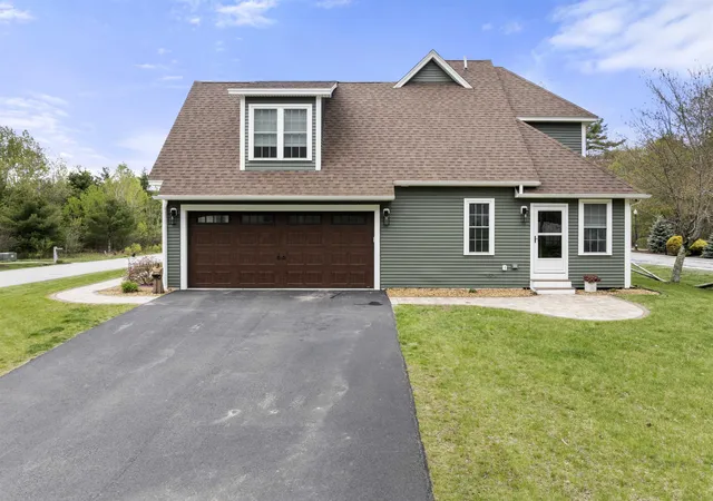 Photo 4 of Single family home for sale at 22 Darwin Pl, Laconia, NH 03246 | MLS# 5089003 | Listing updated on 2026-09-09