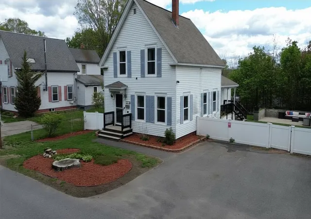 Homes for sale in Derry, NH | 19 High St, Derry, NH 03038 | MLS# 5089029