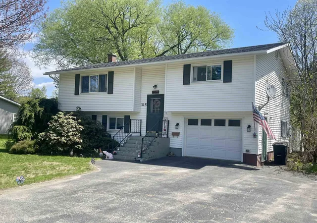 Photo 3 of Single family home for sale at 315 Jackson St, Newport, VT 05855 | MLS# 5089130 | Listing updated on 2026-09-04
