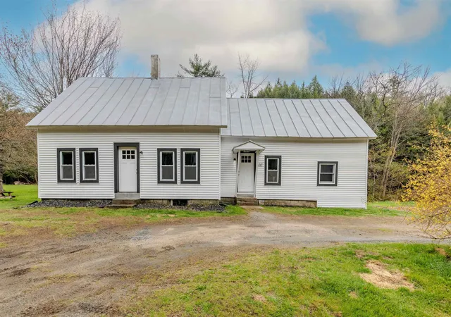 Homes for sale in Piermont, NH | 269 Route 25C, Piermont, NH 03779 | MLS# 5089571