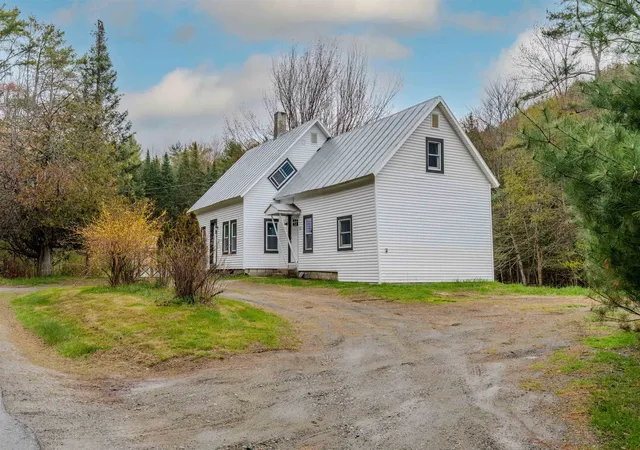 Homes for sale in Piermont, NH | 269 Route 25C, Piermont, NH 03779 | MLS# 5089571