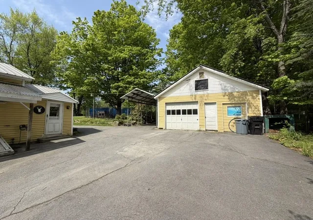 Photo 3 of Single family home for sale at 160 Elm St, Claremont, NH 03743 | MLS# 5089620 | Listing updated on 2026-06-24