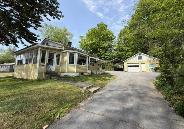 Photo 4 of Single family home for sale at 160 Elm St, Claremont, NH 03743 | MLS# 5089620 | Listing updated on 2026-06-24