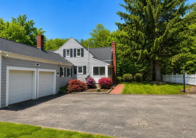 2nd image of 30 Ridge Rd, Nashua, NH 03062 | MLS# 5089658