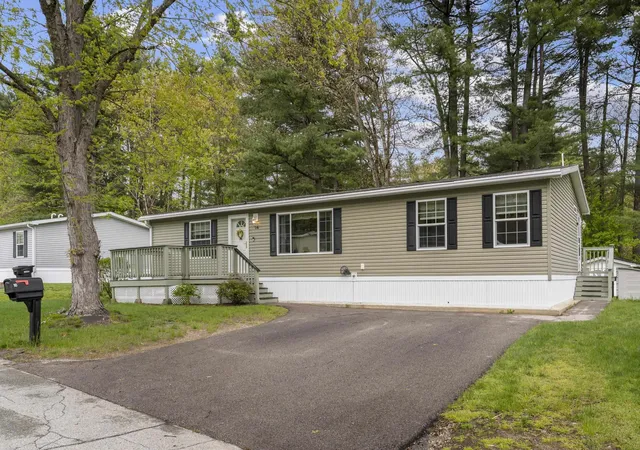 3rd image of 16 Eric Ave, Nashua, NH 03062 | MLS# 5089676