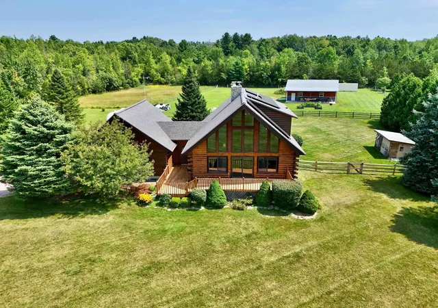 Photo 3 of Single family home for sale at 8 Maynard Ct, Grand Isle, VT 05458 | MLS# 5089681 | Listing updated on 2026-07-31