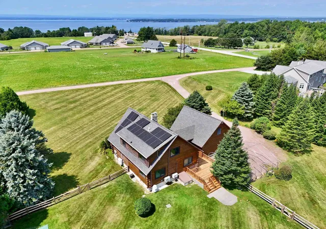 Photo 3 of Single family home for sale at 8 Maynard Ct, Grand Isle, VT 05458 | MLS# 5089681 | Listing updated on 2026-07-31