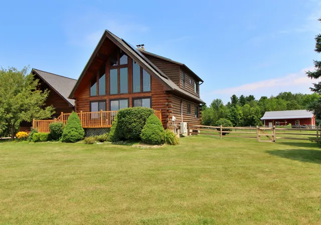 Photo 4 of Single family home for sale at 8 Maynard Ct, Grand Isle, VT 05458 | MLS# 5089681 | Listing updated on 2026-07-31