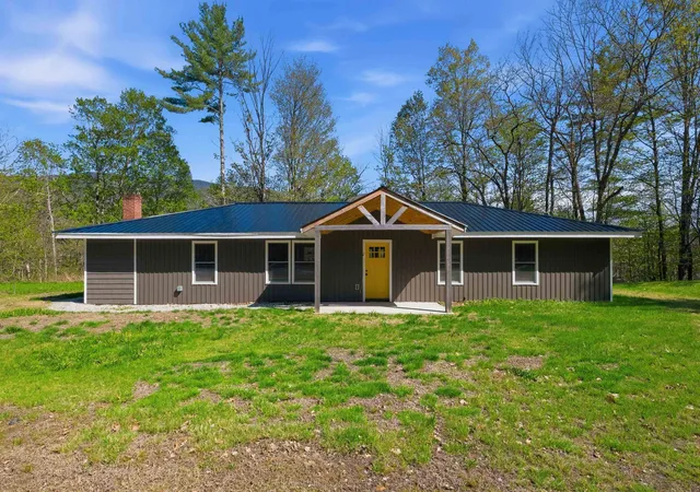Photo 1 of Single family home for sale at 1048 Mount Moosilauke Hwy, Wentworth, NH 03282 | MLS# 5089818 | Listing updated on 2026-06-20