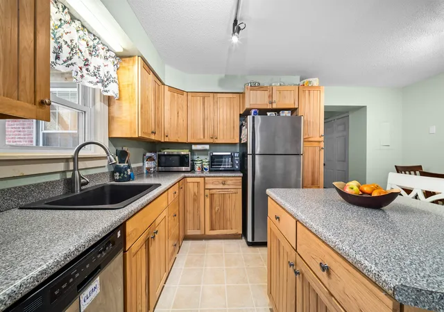 4th image of 711 Central Ave #1, Dover, NH 03820 | MLS# 5090028