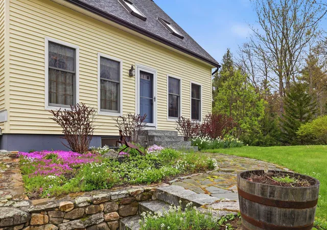 Photo 3 of Single family home for sale at 35 Turnpike Rd, Sharon, NH 03458 | MLS# 5090081 | Listing updated on 2026-08-24