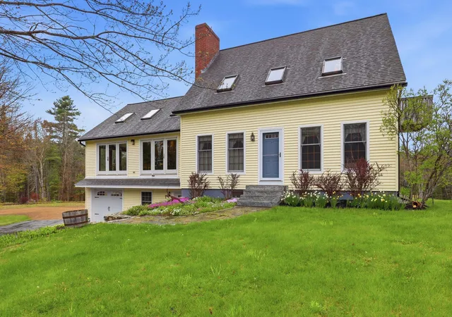 Photo 3 of Single family home for sale at 35 Turnpike Rd, Sharon, NH 03458 | MLS# 5090081 | Listing updated on 2026-08-24