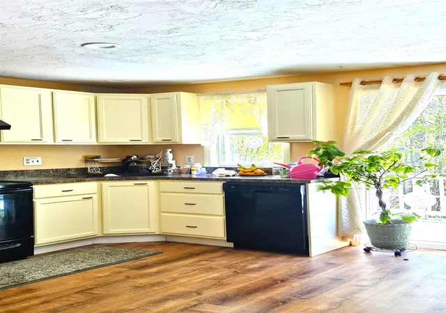 2nd image of 69 Birch Glen Dr #7, Bennington, NH 03442 | MLS# 5090137